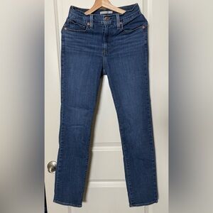 Levi’s Women 724 High Rise Straight, Size 29 Medium wash
